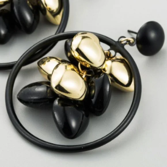 Tassel circular black hoop earrings - Picture 4 of 8